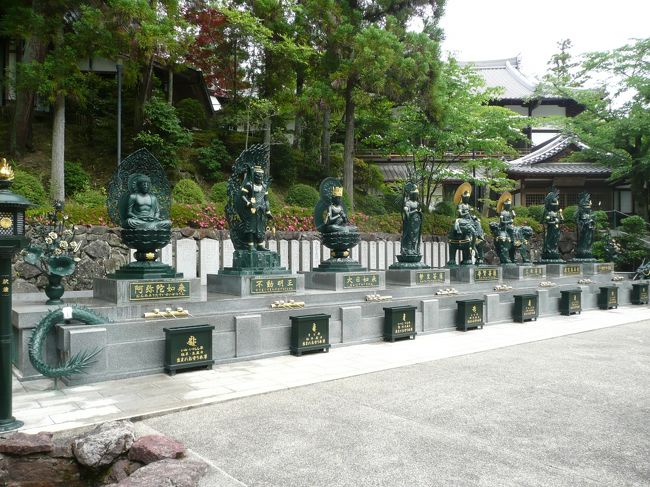 霊山寺<br /><br />八体仏霊場　十二支と星座を組み合わせて、八体の仏様がお守りしてくださいます。