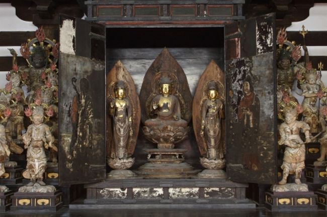 霊山寺<br /><br />本堂内部に安置されている厨子です。Ｈ.Ｐより