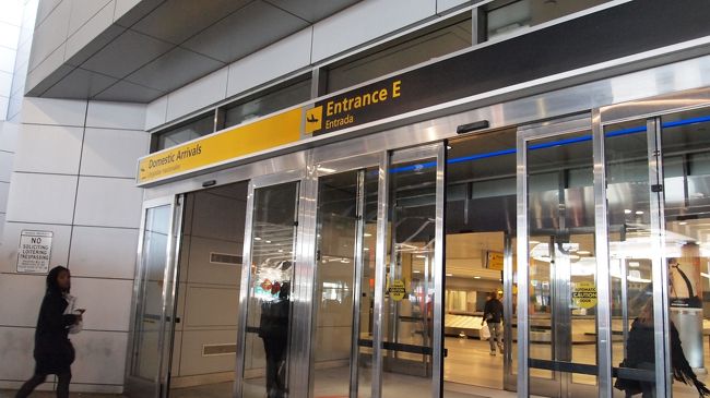 ポートオーソリティバスターミナルから空港行きのバスに乗って、JFKへ。<br />11時発のカンクン行きです。<br />本当はもう1本早い便に乗りたかったのですが、<br />あいにく満席のため、取れたのがこの時間帯。<br /><br />もっと早くカンクンに行きたいよ〜！