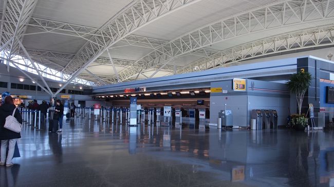 空港をうろうろしてとりあえず朝ごはんを食べる。