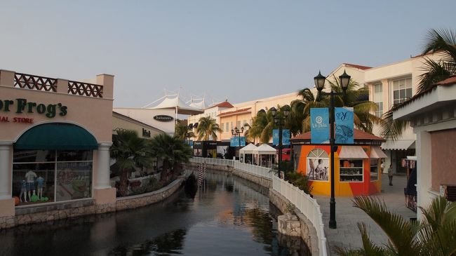 結構大きなショッピングセンター。<br />おみやげ屋も充実していました。