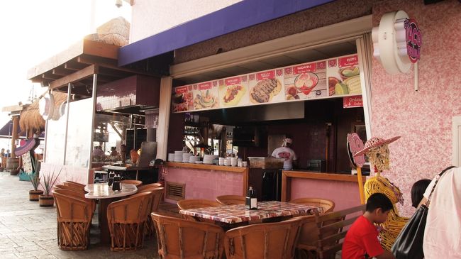 タコス屋さんで夕飯に。<br />もうお腹ペコペコ〜！<br />そして肌寒かったニューヨークから移動してきたせいか、とにかくカンクンは暑い！！！