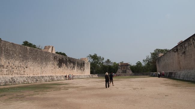 ここは「ポクタポク」という球技を行うスタジアム。