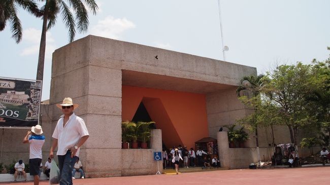 続いて昼食。<br />メキシコ料理のビュッフェです。