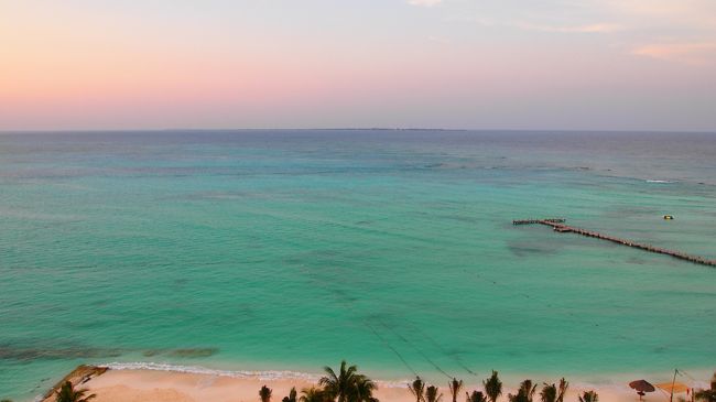 すっかり日も暮れて、ホテルに戻って来ました。