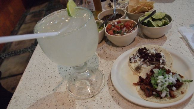 チーズを乗せたタコスにしました。<br />旦那さんはここのタコスが一番美味しかったと言っています。<br />わたし的ナンバーワンタコスは、<br />この翌日に出会うことになるのでした。