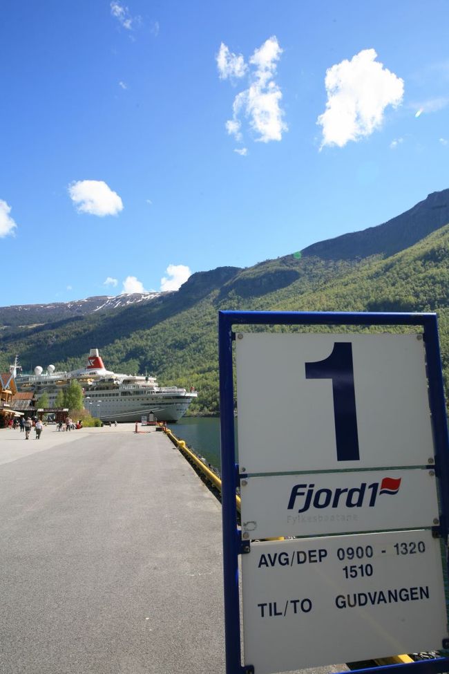 心配性の私<br /><br />フィヨルド観光の船はどこから出るのかしら？<br /><br />と、目の前のありました「行先＝グドヴァンゲン」<br />次が１３時２０分発　そのあとが１５時１０分発