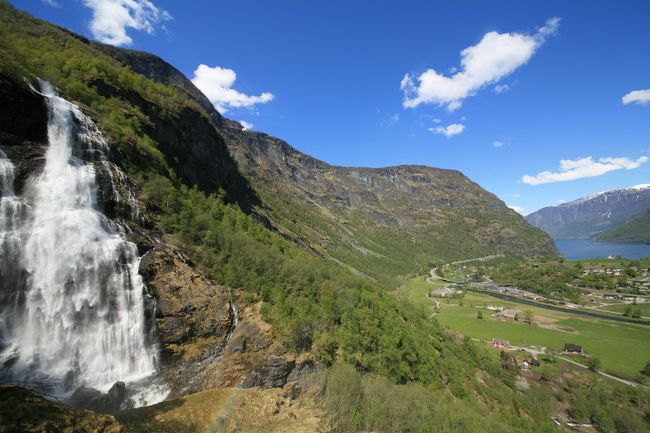 空・雲・山・滝・河（フィヨルド）<br /><br />心にジーンと染みわたる<br /><br />この空気！来た者だけが味わえます<br /><br />滝のしぶきでできる虹もいい