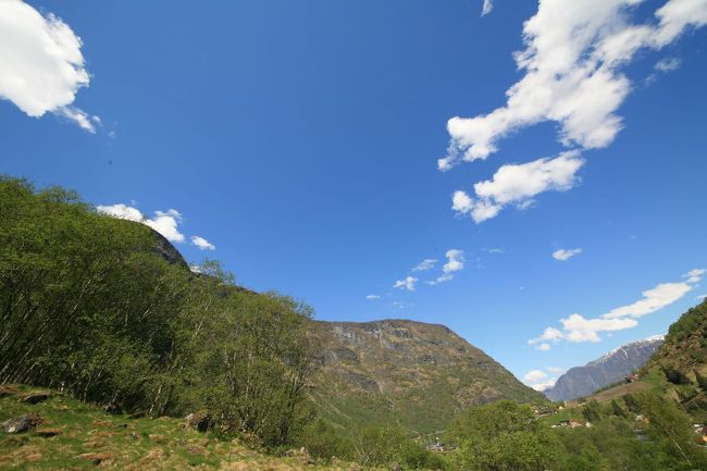 もっともっと風を感じていたかったのですが、船の時間があるので、下山開始<br /><br />山が、空が「もういっちゃうんですか？」と・・・