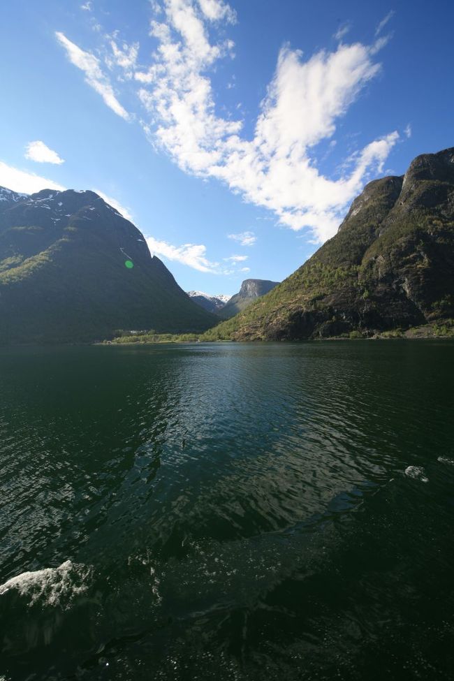 幾重にも重なる山肌<br /><br />かつてここにも氷河があったのでしょう