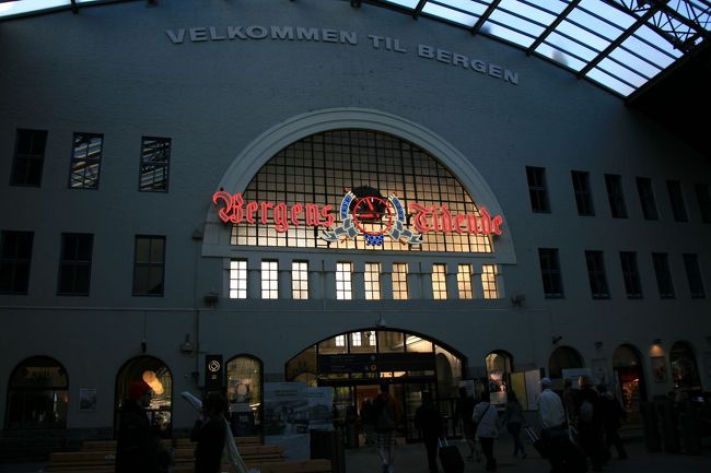 20時55分頃　少し遅れて列車はベルゲン駅に到着<br /><br />出発から約12時間　戻ってきました