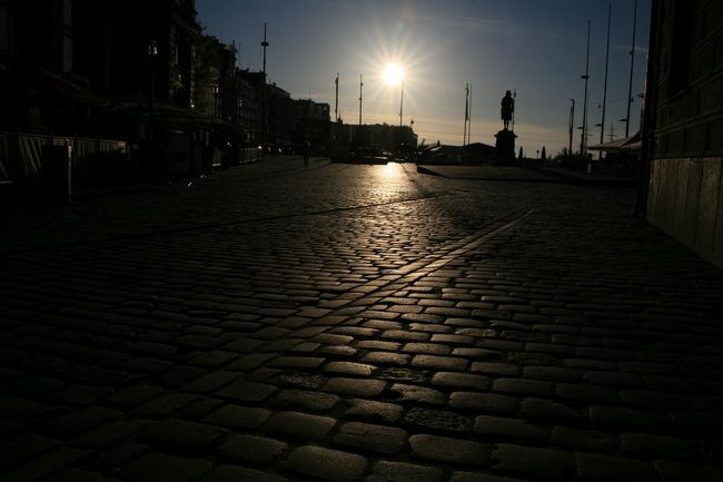 まだ午後9時なのでフロイエンに登って夕陽を眺めることもできる<br /><br />しかし、僕は石畳を歩いて、ホテルに向かった<br /><br />今日一日の素晴らしい風景を抱き、心地よい疲労に包まれながら、眠りに落ちたかった<br /><br />---以上　長編お付き合いありがとうございました---<br /><br />この後　第4章　再び街歩き　に続きます<br /><br />