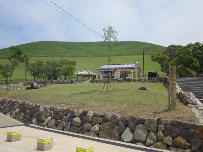 少し戻って階段を上がれば若草山入り口です。