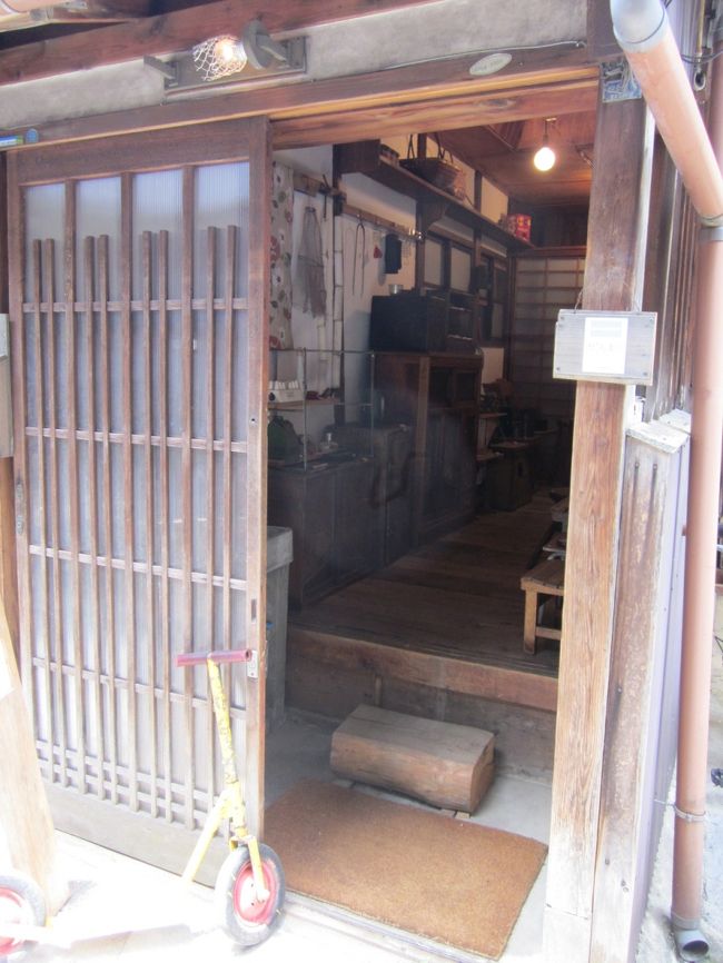 古民家を利用したショップ、ここも路地の中ほどです。