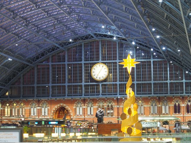 早朝セントパンクラス駅へやってきました。