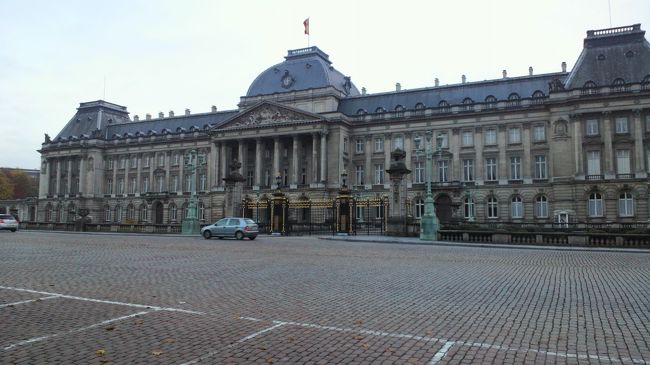 王宮です。<br />外観だけですが、とても迫力がありました。