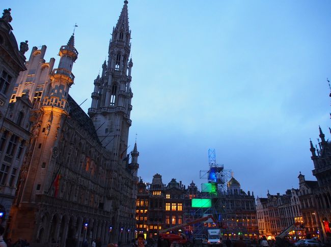 暗くなってきて、グランプラスの足場にイルミネーションが・・<br />完成形を見たかったです。<br /><br />この後ユーロスターで再びロンドンに戻り、４日目終了です。