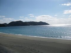 　脇岬海水浴場
海がキラキラしてとてもきれいだったので
砂浜まで下りて　写真タイムです