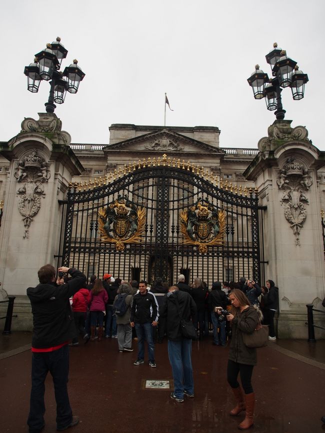 衛兵交代式１時間前でもう人が並び始めています。