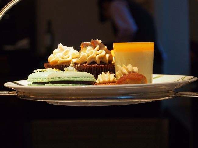 スイーツは・・・激甘でしたが、<br />ウェイトレスさんも親切でおおむね満足です。<br />予約もなく飛び込みで入れました。