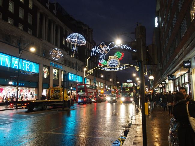 辺りも暗くなって、クリスマスイルミが映えます。