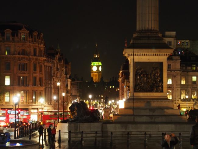 夜のトラファルガー広場