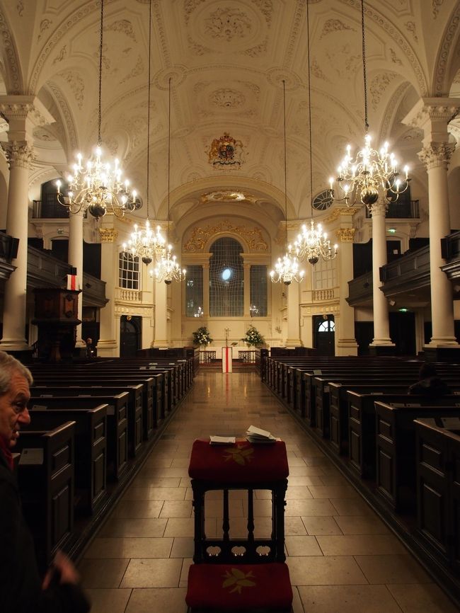 意外と素敵で落ち着ける教会でした。<br />旅の無事を祈りつつ、元気を取り戻して街を散策しながら帰ります。