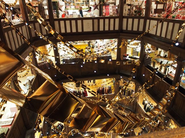 リバティーでお土産探し。