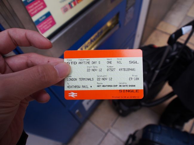 切符を買う券売機がかなり難しかったです。<br />パリの地下鉄も、ロンドンのオイスターカードも、ブリュッセルの地下鉄も券売機は簡単だったのに…自信喪失。