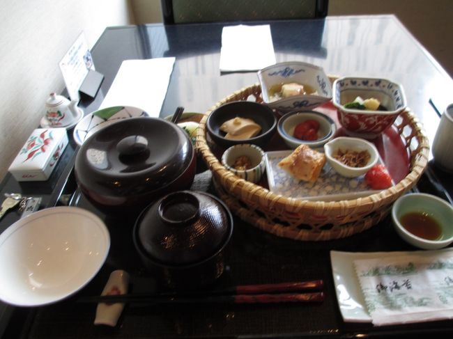 まずは、『ホテル日航大阪』の料亭で朝食を食べます。