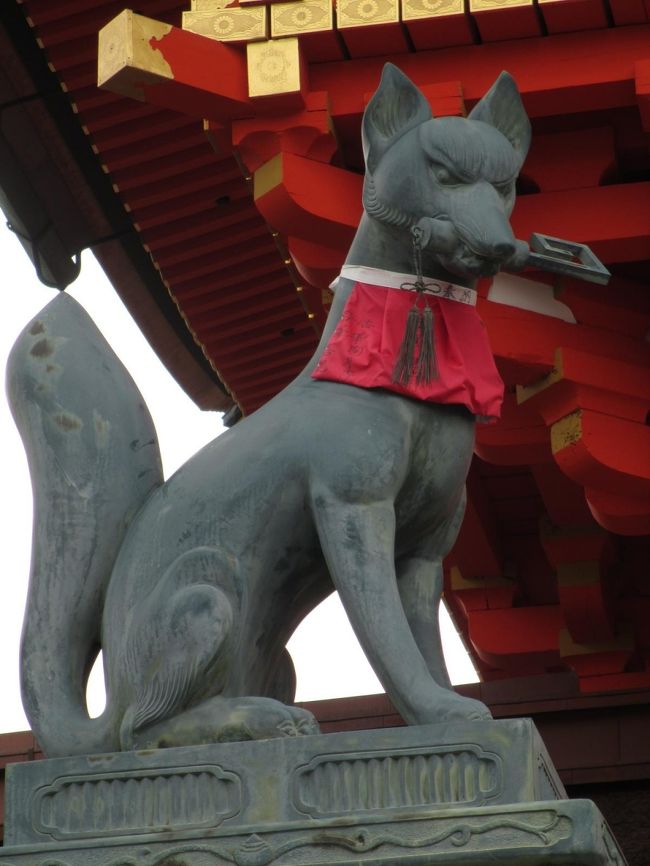 楼門の狐がいます