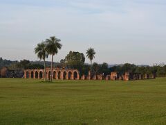 さて　さて、既に日が傾き始めた午後、漸くトリニダー遺跡の見学です。

これが本物のトリニダー遺跡。

目の前に　ど〜んと現れました....。

