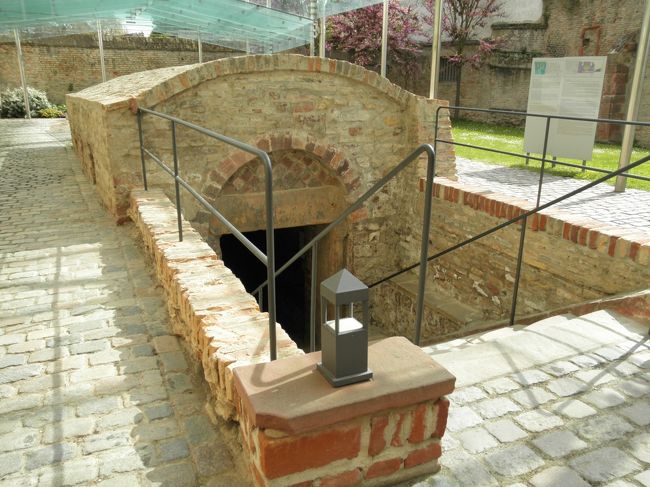 　こちらは同じ敷地にあるドイツ最古の水浴場。<br /><br />　