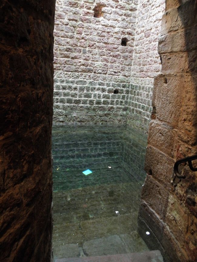 　その先に水浴場。<br /><br />　ここで男女とも身を清める儀式を行ったそうな。