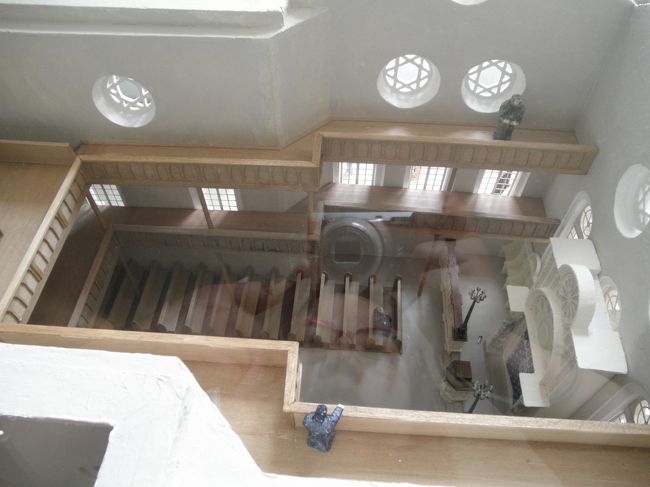 　パッと見、キリスト教の教会に似てる。