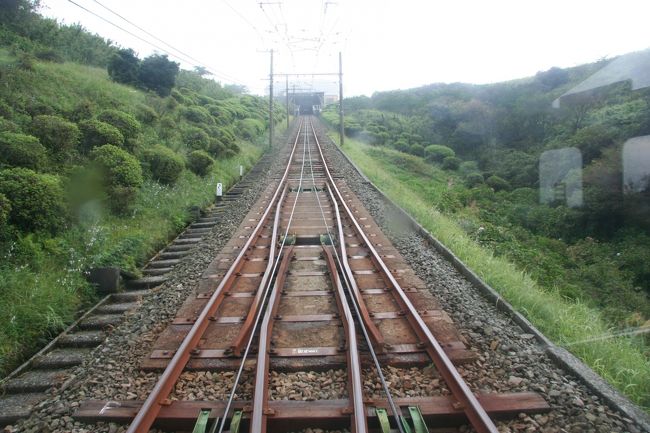 真っ直ぐのびた十国峠のケーブルカーの線路