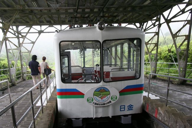 十国峠のケーブルカー。この模様は、西武関連？