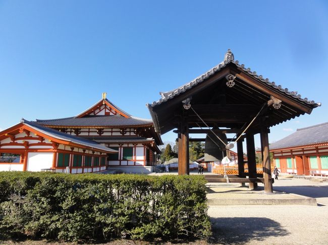 「７１０年」　に　「平城京」　に遷都があったので、<br /><br /><br />「８世紀初め」　に現在地の　「西ノ京」　に移転しています。