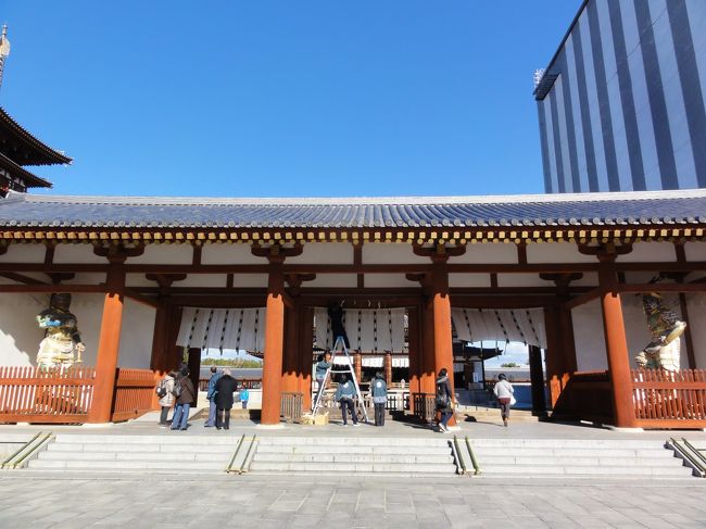 「中門」　です。