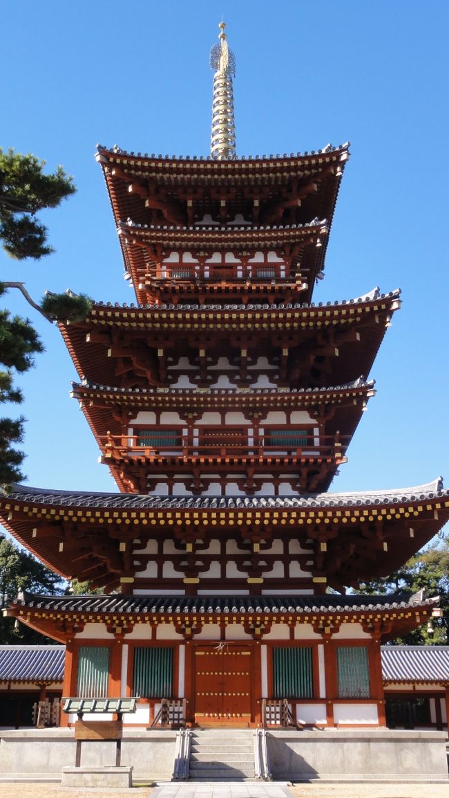 「１９８１年」　に再建されたものです。<br /><br /><br />デザインは東塔と似ているが、細部で異なるらしい。<br /><br /><br />