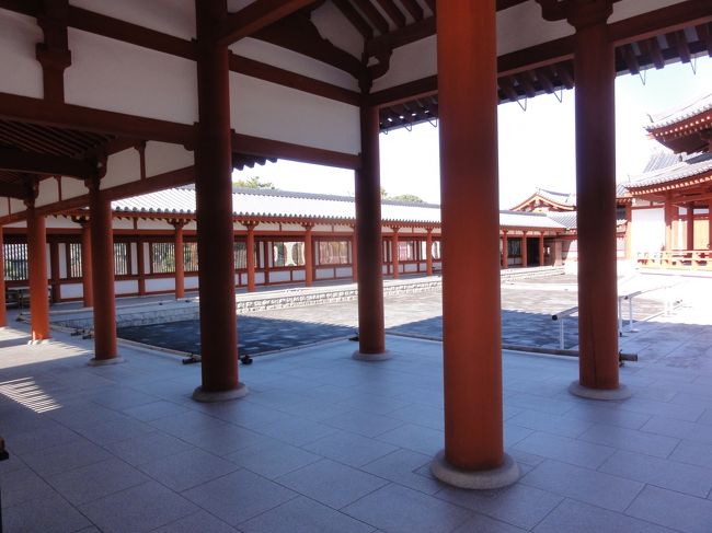 「平山郁夫画伯」　の　「大壁画」　が有名らしいですが　「特別公開」　です。