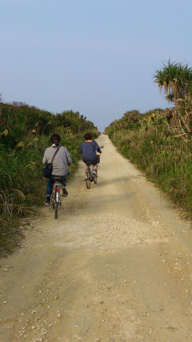 お部屋に荷物を置き、<br />早速レンタサイクルにて島探索！<br /><br />首にタオル巻いて、いざ。<br /><br />なんだか絵になる。