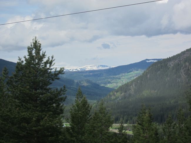 遠くに雪山が見えてきました。