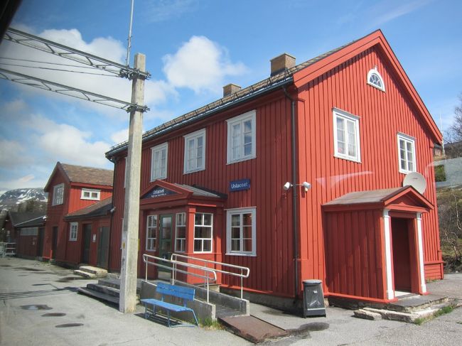 Ｕｓｔａｏｓｅｔ駅、ここの標高見落としてしまいましたが８００ｍは越えているはずです。