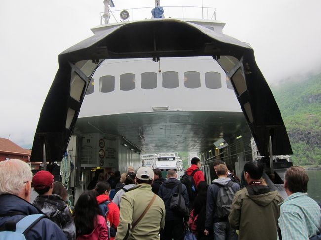 このフェリーでフィヨルド観光、１５：１０出航およそ２時間半です。