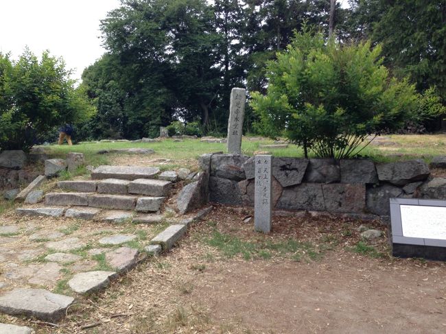 寺あとの基礎部分です。