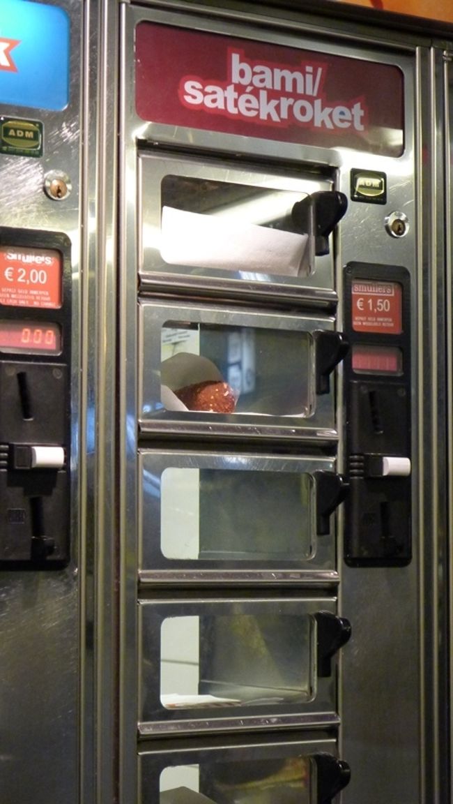 そんな訳で、考える余地もなく購入。これって自動販売機とはいえ、常に販売機の後ろには人が居て補充をしている。<br /><br /><br />それならば、対面で売ればイイんじゃないのかなぁ、と余計なことを考えてみたりして…