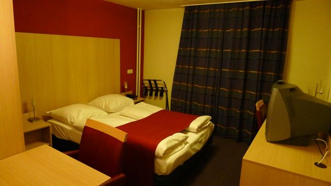 宿泊先はbooking.comで予約した「ＮＯＶＡ　ＨＯＴＥＬ」。夜の道を迷ってしまい、やってはいけない真っ暗な道を何度もうろうろしながら、やっとホテルに辿り着いた。<br /><br />後々にも触れるが、この旅行では、これまで疑惑だった自分の「方向音痴」が、遂に確信に変わったのである。うぅ。