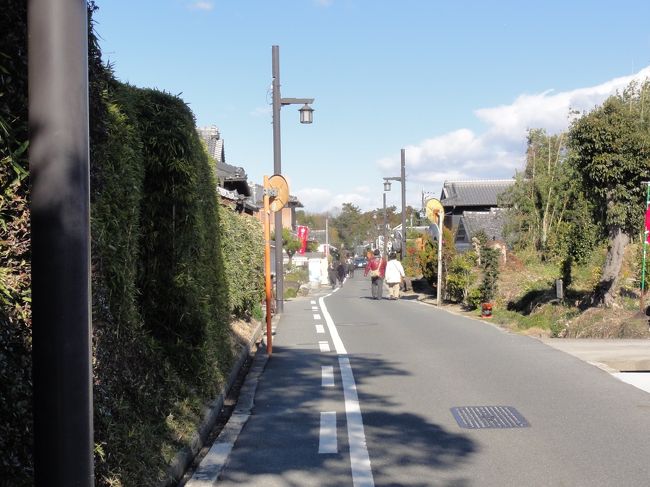 「薬師寺」　から徒歩で　「１０分弱」　で着いたと思います。