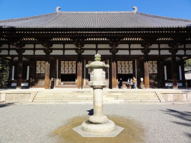 「金堂（国宝）」　の正面です。